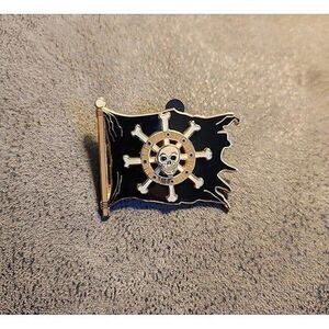 Disney Pirate Skull Flag Pirates of the Caribbean Pin